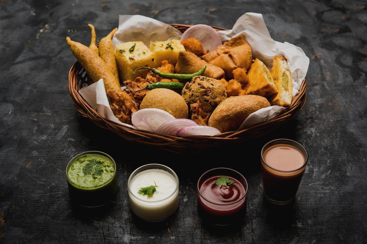 Capital O Hotel Sapphire Inn Gorakhpur Eksteriør bilde